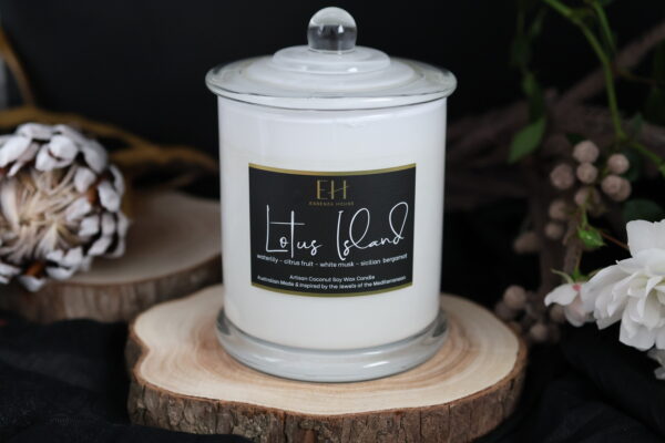 Essenza White Lotus Island candle